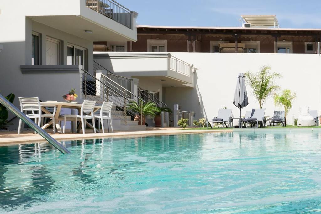 Superior Family Apartment W/Pool Dining Area Σταυρωμένος Εξωτερικό φωτογραφία