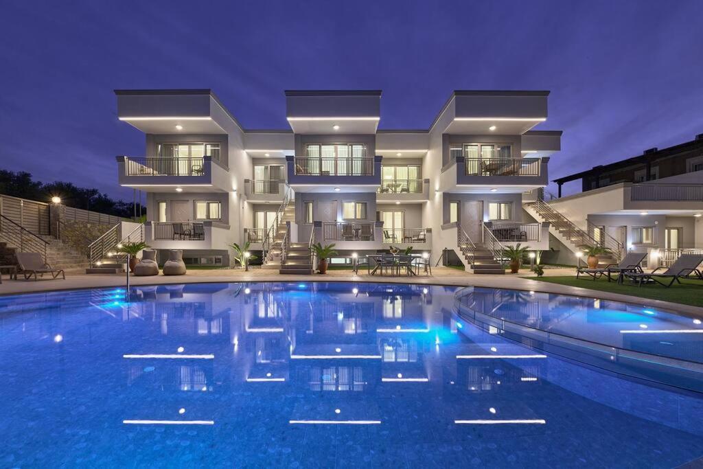 Superior Family Apartment W/Pool Dining Area Σταυρωμένος Εξωτερικό φωτογραφία